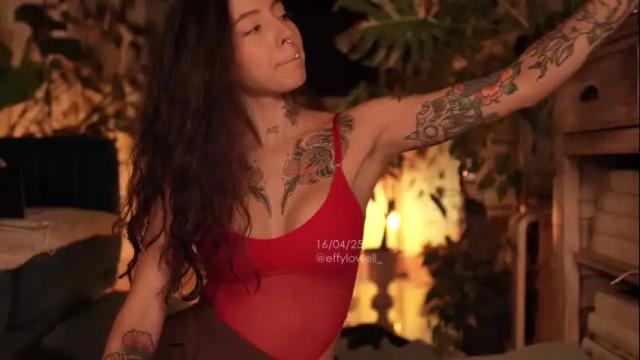 Image 8 of effylowell_ Stream on Chaturbate on 1 month ago