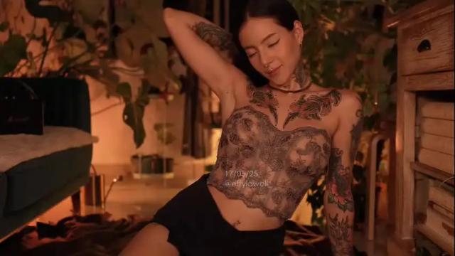 Image 2 of effylowell_ Stream on Chaturbate on 16 days ago