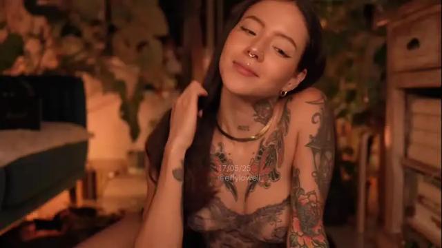 Image 4 of effylowell_ Stream on Chaturbate on 16 days ago