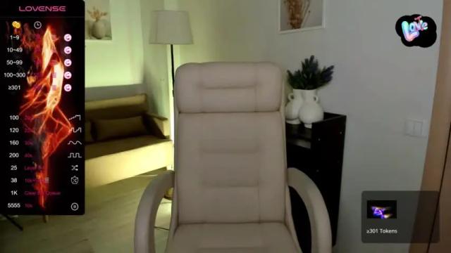 Image 12 of efulia_wood Stream on Chaturbate on 19 months ago