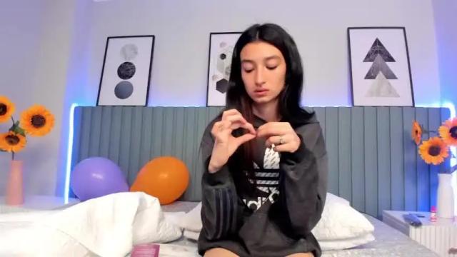 Image 8 of eiimy_miller_ Stream on Chaturbate on 14 months ago