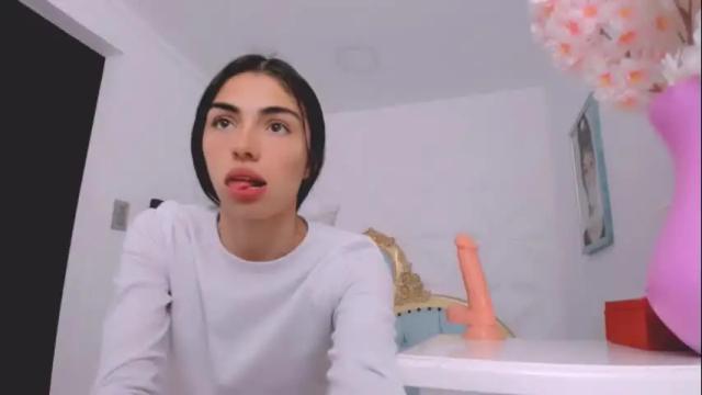 Image 2 of eimy_skinny Stream on Chaturbate on 2 days ago