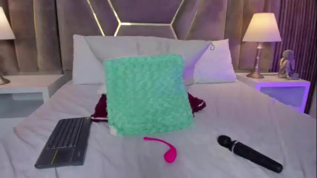 Image 7 of eimy_youn Stream on Chaturbate on 1 month ago