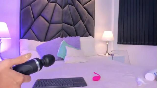 Image 2 of eimy_youn Stream on Chaturbate on 24 days ago