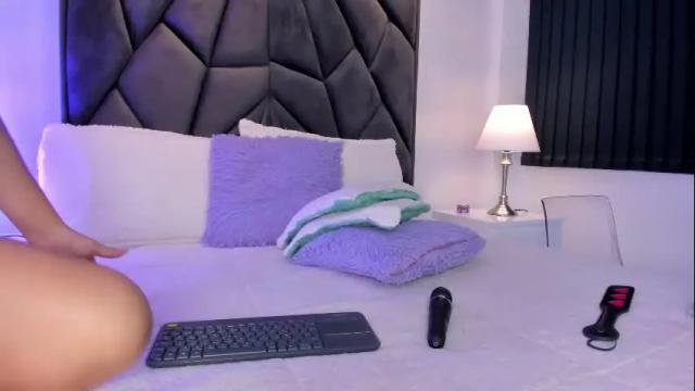 Image 11 of eimy_youn Stream on Chaturbate on 22 days ago
