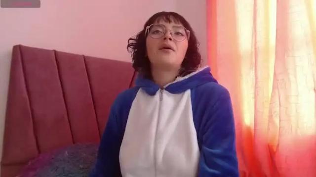 Image 10 of ela_cat Stream on Chaturbate on 15 months ago
