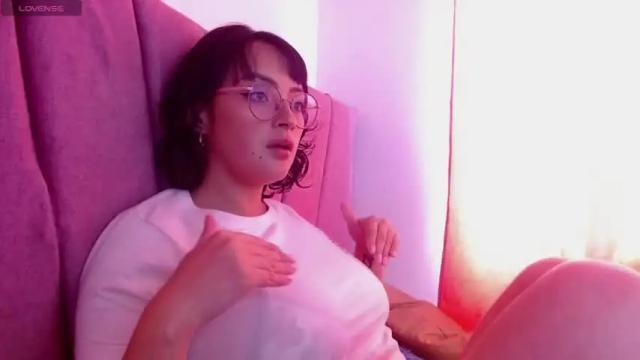 Image 2 of ela_cat Stream on Chaturbate on 15 months ago