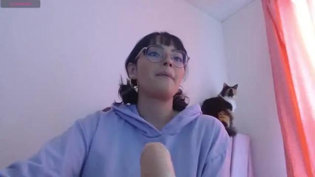 Image 2 of ela_cat Stream on Chaturbate on 15 months ago