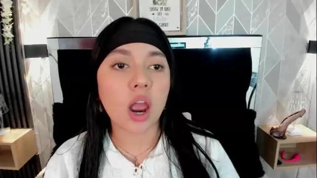 Image 3 of ela_hilton3 Stream on Chaturbate on 8 days ago