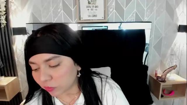 Image 4 of ela_hilton3 Stream on Chaturbate on 8 days ago