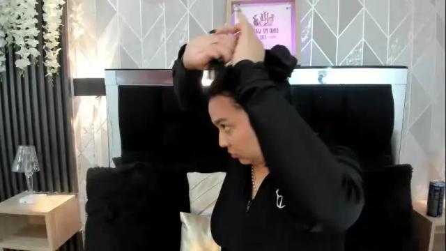 Image 6 of ela_hilton3 Stream on Chaturbate on 2 days ago