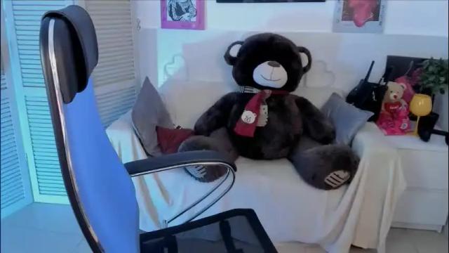 Image 3 of elainebeness Stream on Chaturbate on 2 months ago