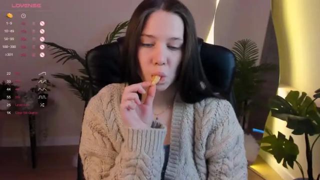 Image 7 of elainewhite Stream on Chaturbate on 17 months ago