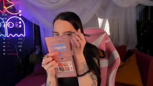 Image 4 of elainewhite Stream on Chaturbate on 16 months ago
