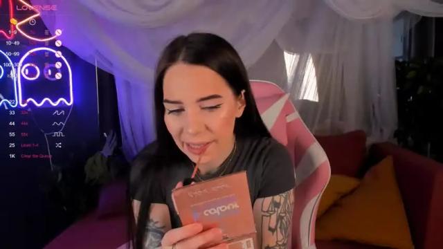 Image 6 of elainewhite Stream on Chaturbate on 16 months ago