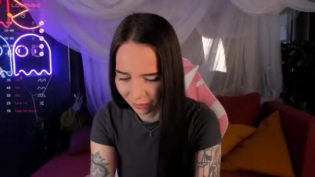 Image 8 of elainewhite Stream on Chaturbate on 16 months ago