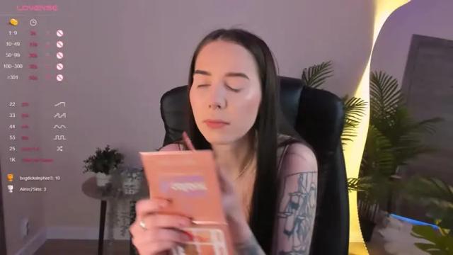Image 2 of elainewhite Stream on Chaturbate on 16 months ago