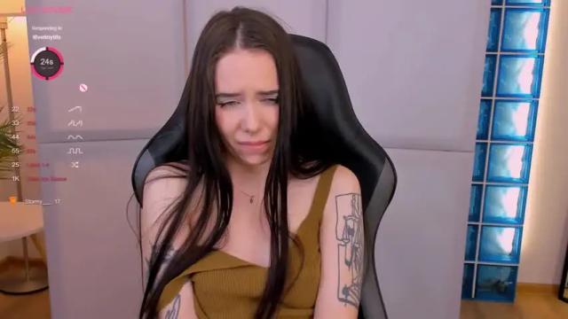 Image 3 of elainewhite Stream on Chaturbate on 16 months ago