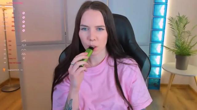 Image 12 of elainewhite Stream on Chaturbate on 15 months ago