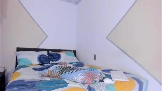 Image 10 of elalove_ Stream on Chaturbate on 16 hours ago