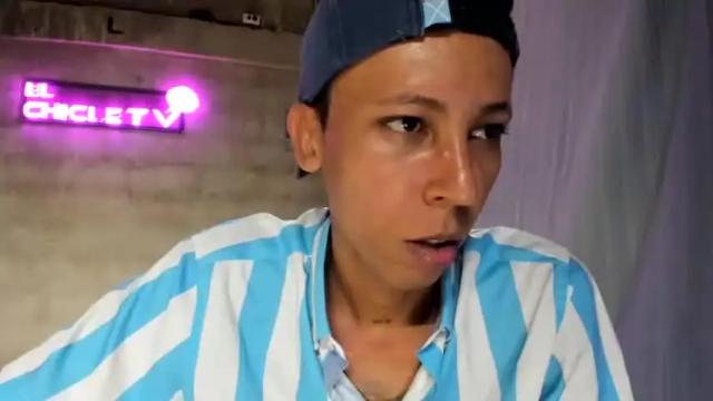 Image 11 of elchicletv Stream on Chaturbate on 15 months ago