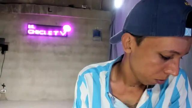 Image 7 of elchicletv Stream on Chaturbate on 15 months ago