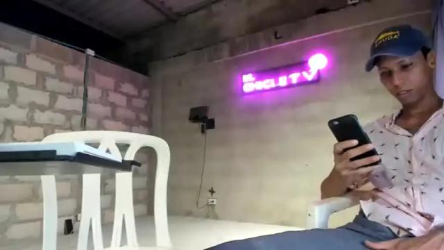 Image 8 of elchicletv Stream on Chaturbate on 14 months ago