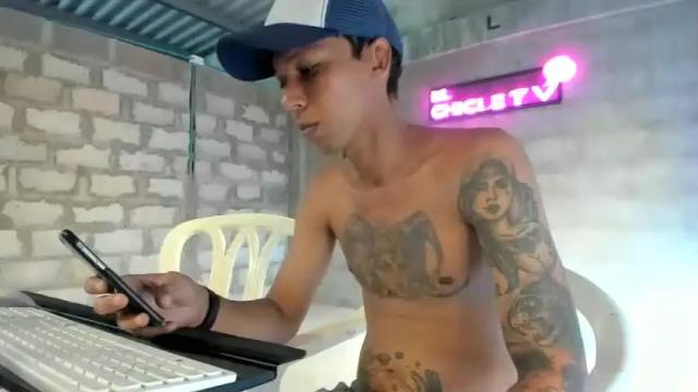 Image 4 of elchicletv Stream on Chaturbate on 14 months ago