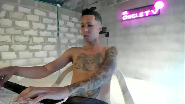 Image 10 of elchicletv Stream on Chaturbate on 14 months ago