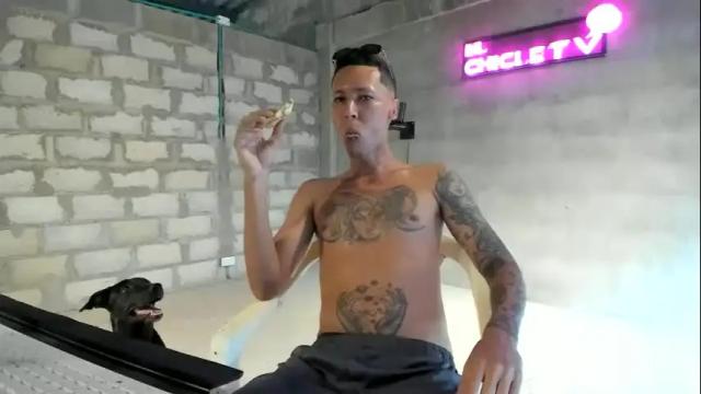 Image 11 of elchicletv Stream on Chaturbate on 14 months ago