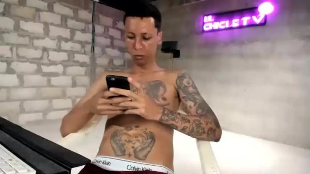 Image 11 of elchicletv Stream on Chaturbate on 13 months ago