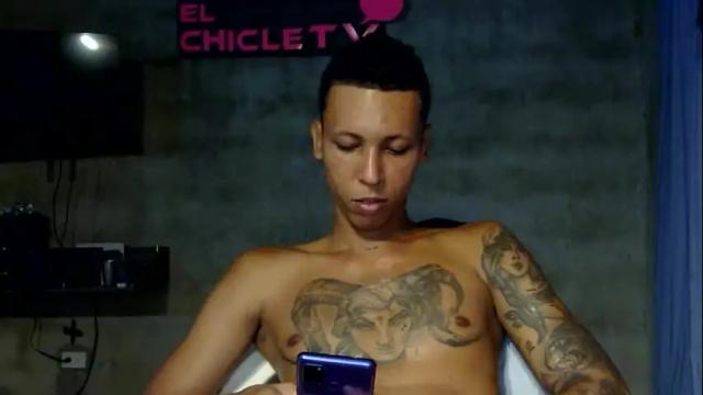 Image 2 of elchicletv Stream on Chaturbate on 1 month ago