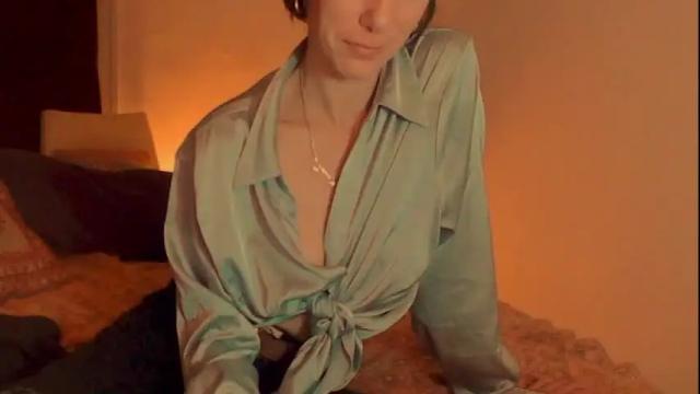 Image 4 of elderberrys Stream on Chaturbate on 25 months ago