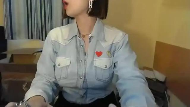 Image 10 of electrocute_me Stream on Chaturbate on 17 months ago