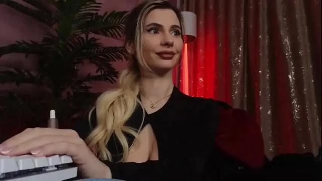 Image 6 of eleineblue Stream on Chaturbate on 12 days ago
