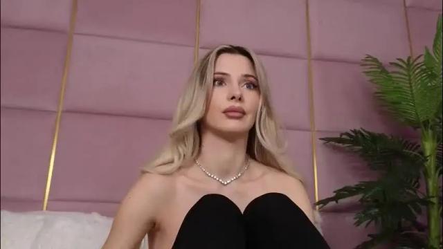 Image 6 of eleineblue Stream on Chaturbate on 6 days ago