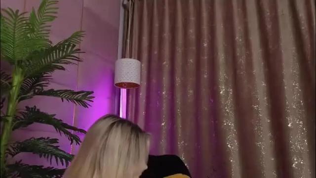 Image 12 of eleineblue Stream on Chaturbate on 1 day ago