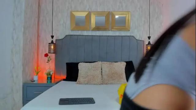 Image 2 of elektra_gb Stream on Chaturbate on 2 months ago