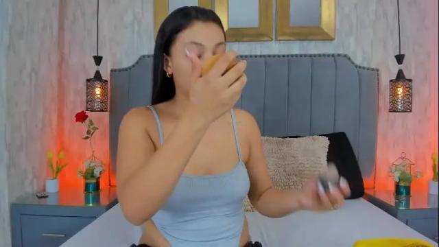 Image 4 of elektra_gb Stream on Chaturbate on 2 months ago