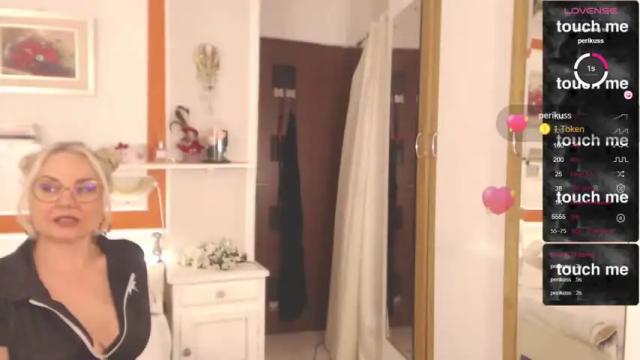 Image 12 of elektrainfinity Stream on Chaturbate on 16 months ago