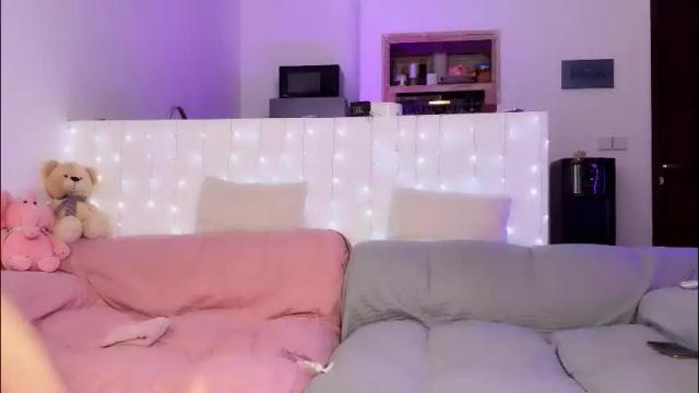 Image 8 of elena_rosss Stream on Chaturbate on 3 months ago