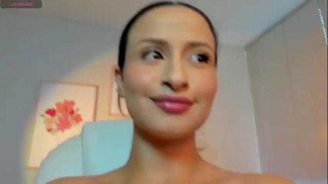 Image 8 of elena_ruiz Stream on Chaturbate on 1 month ago
