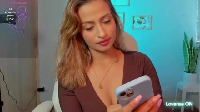 Image 10 of elena_ruiz Stream on Chaturbate on 1 month ago