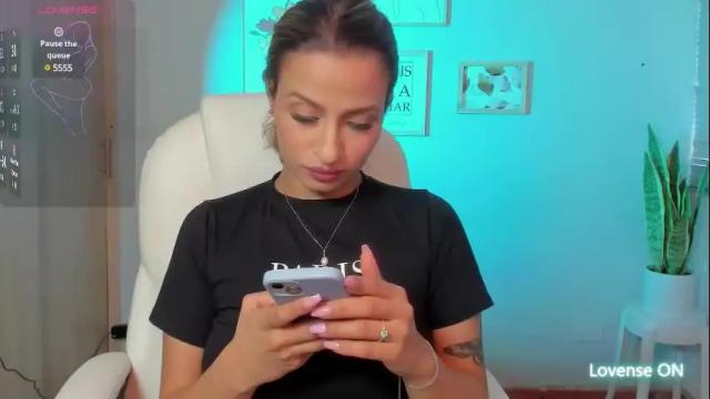 Image 11 of elena_ruiz Stream on Chaturbate on 1 month ago