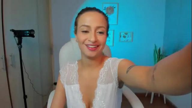 Image 4 of elena_ruiz Stream on Chaturbate on 1 month ago