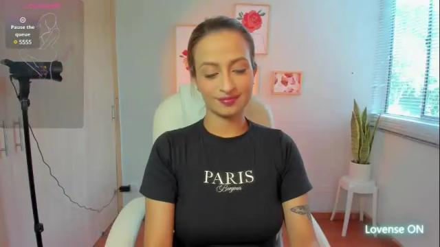 Image 4 of elena_ruiz Stream on Chaturbate on 1 month ago