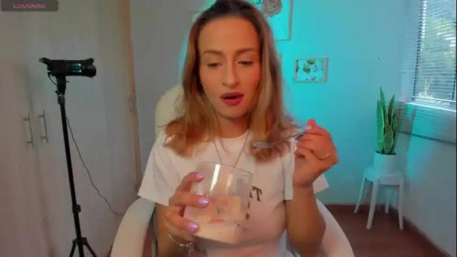 Image 10 of elena_ruiz Stream on Chaturbate on 7 days ago