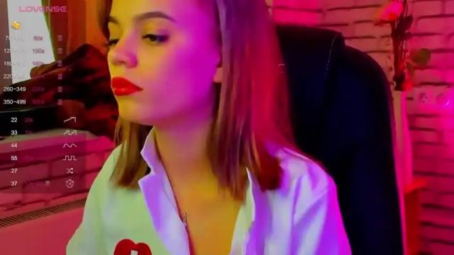 Image 12 of elena_secret Stream on Chaturbate on 19 months ago