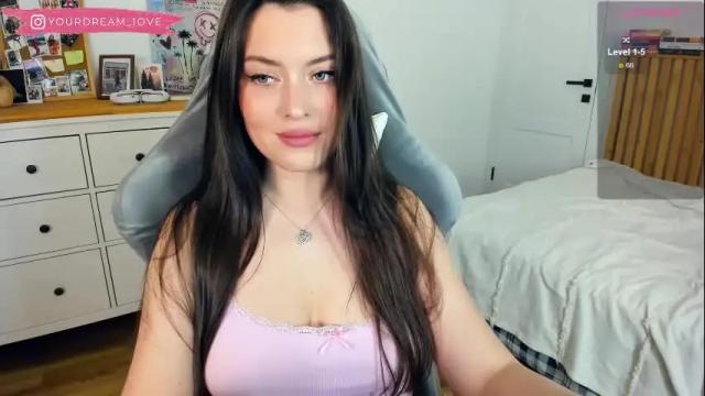 Image 11 of elenalooove Stream on Chaturbate on 1 month ago