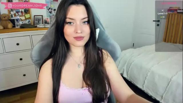 Image 7 of elenalooove Stream on Chaturbate on 1 month ago